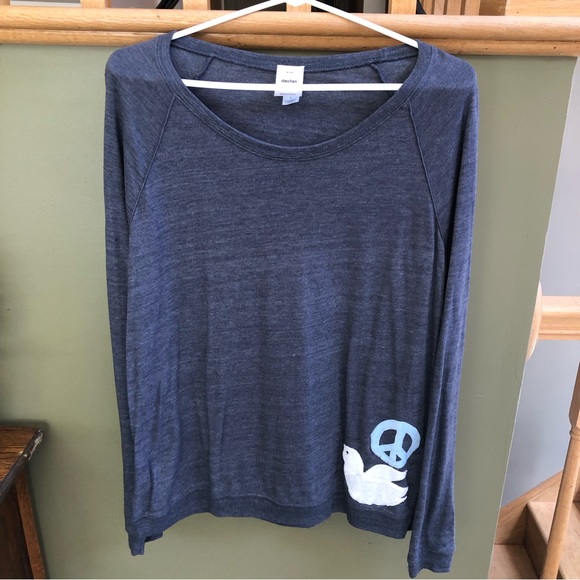 EUC ladies declan long sleeve blue tee w/ dove and peace sign appliqués. Size L - Picture 1 of 7